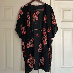 Women’s Plus 0/1 Maurices black/red thigh length kimono gathered back EUC
